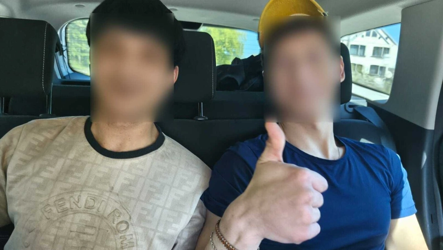 2Львівські міграційники видворили за межі України двох громадян Туркменістану