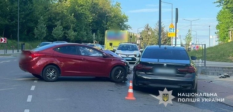 Госпіталізація дитини та кримінальне провадження: деталі автотрощі за участі Hyundai та BMW у Львові