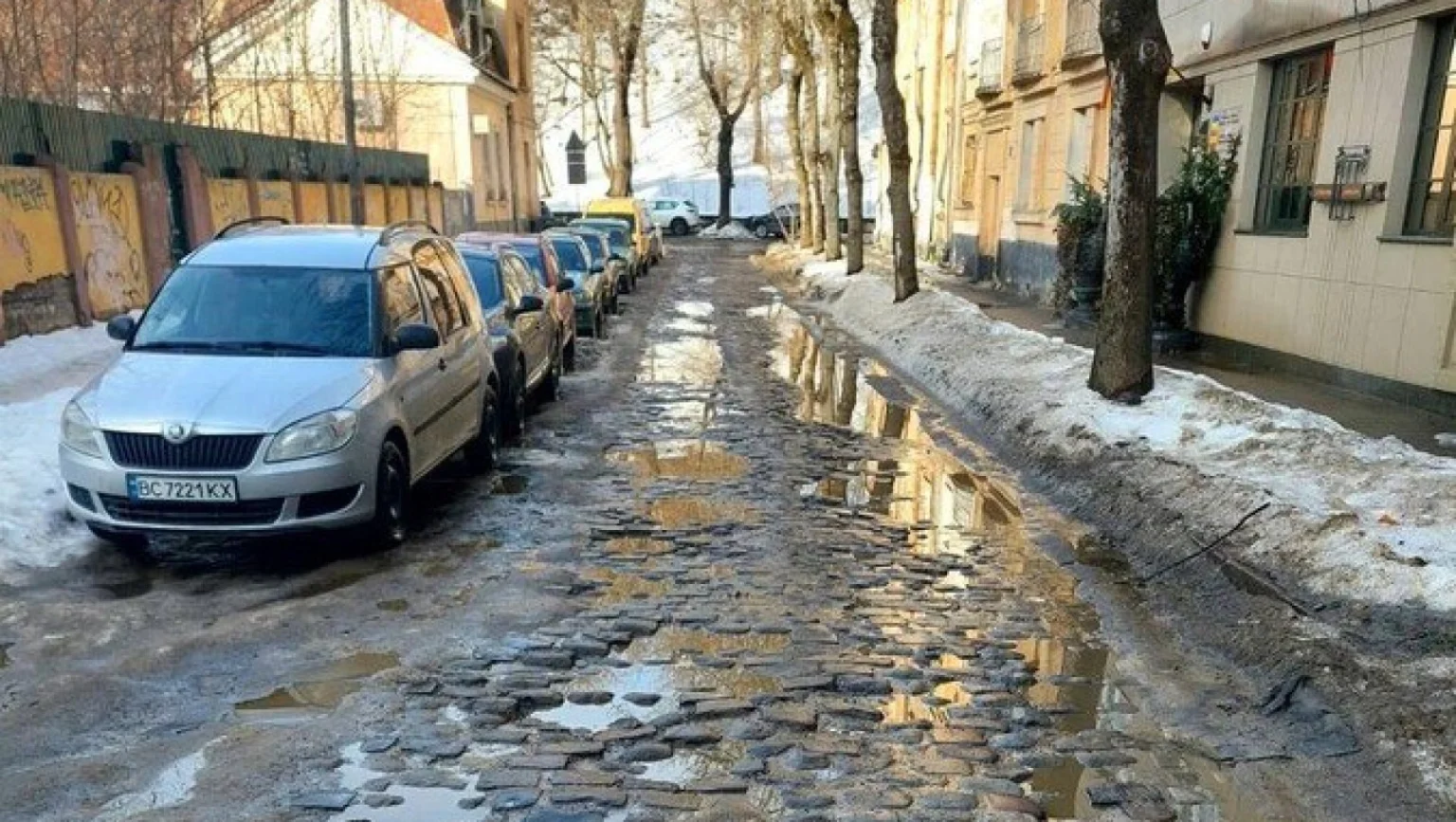 У Галицькому районі Львова на місяць закривають дорогу на ремонт