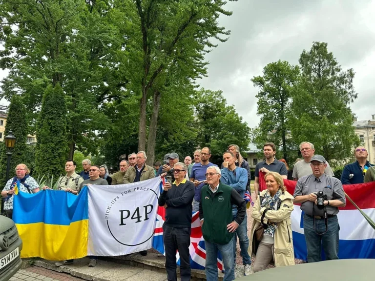 Понад 900 машин для фронту: Львівщина прийняла новий гуманітарний вантаж від іноземців